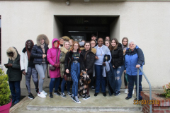 Les-etudiants-de-Liverpool-à-Cuvilly-avec-Soeur-Dorothee