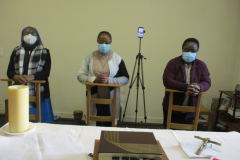 Nous-portons-le-monde-dans-nos-prières-de-chaque-jour