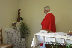 Après-la-messe-nous-nous-tournons-toujours-vers-Marie-notre-Mère